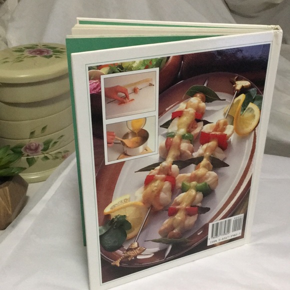 The great fish and seafood cookbook hardback color pics w dust over Vintage 1992 - Picture 9 of 17